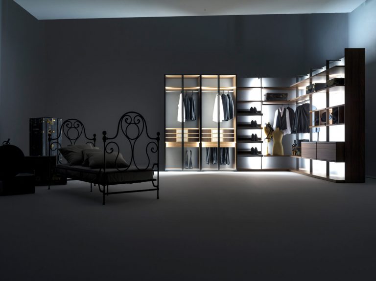 Custom Luxury Walk-in Closets with a Modern Design