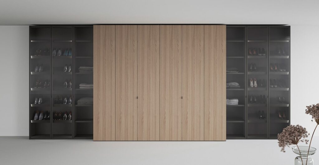 Large luxury modular closet with central section in light oak wood with cannete' (striped) finish